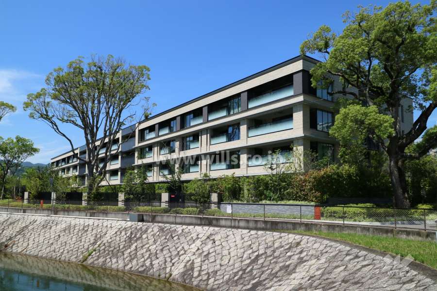 プラウド苦楽園の外観（南西側から）