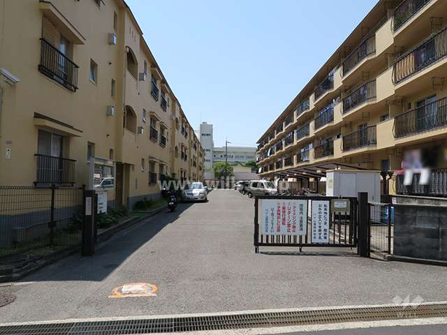 駐車場出入り口