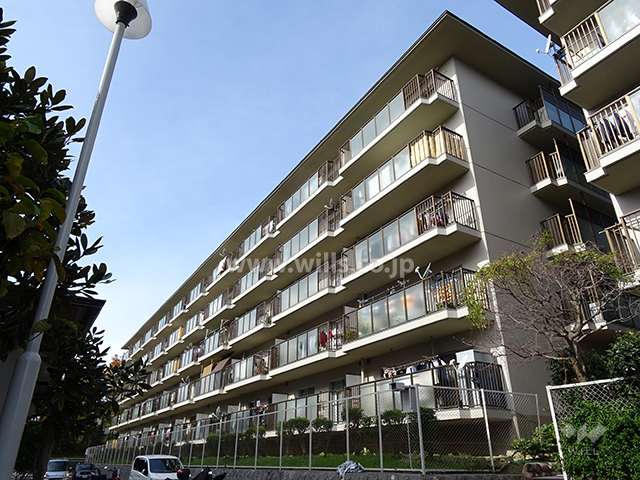 サンハイツ高槻10号館の外観（南東側から）