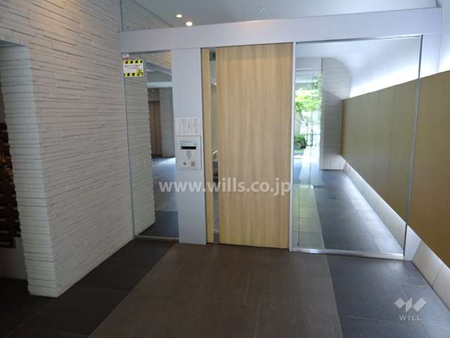 エントランスはオートロック付です