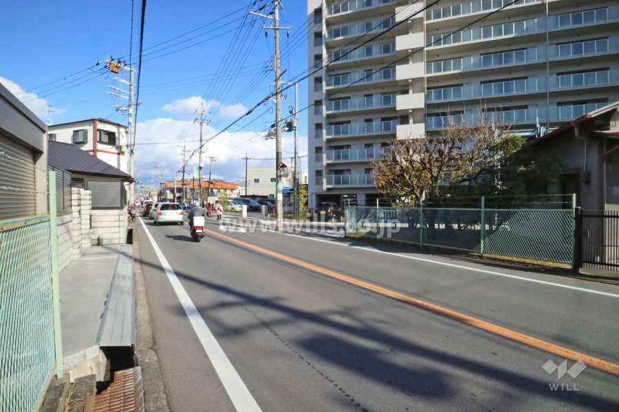 敷地北西側の前面道路