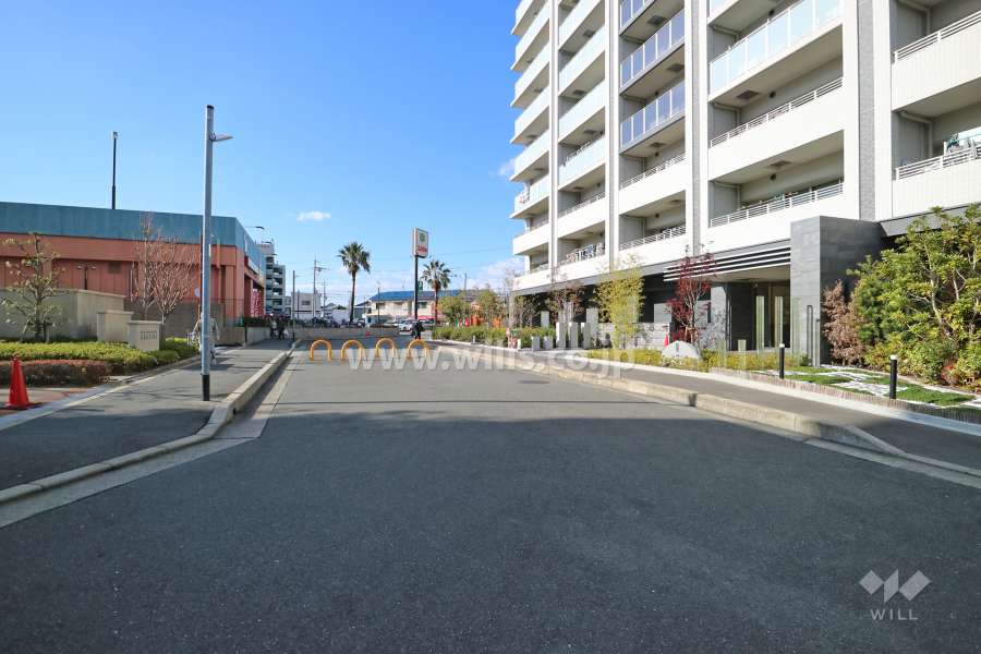 敷地南側の前面道路