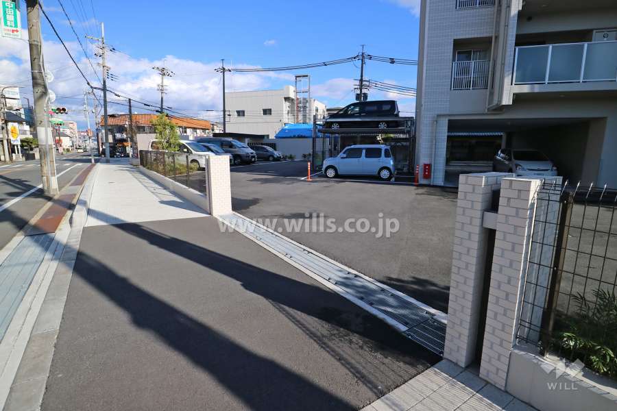 駐車場出入り口