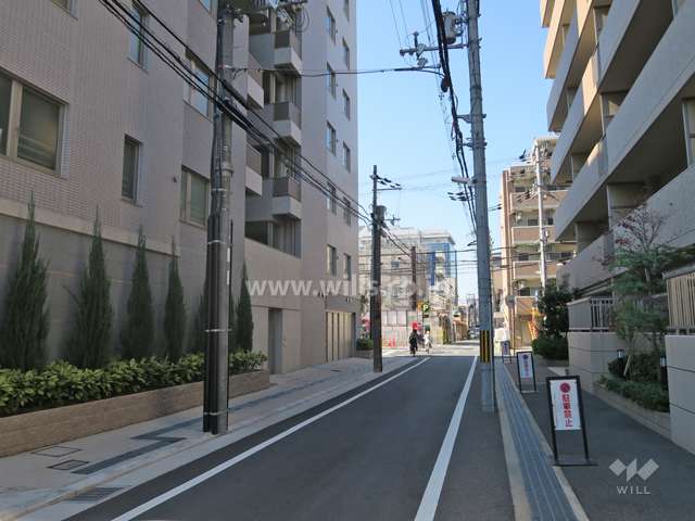 敷地北側の前面道路