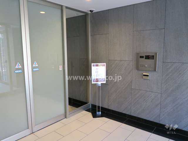 エントランスはオートロック付きです。