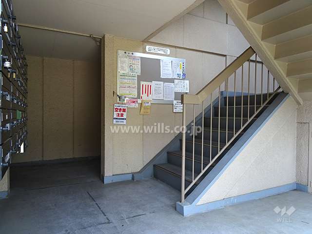 住戸入り口（共用ポスト）