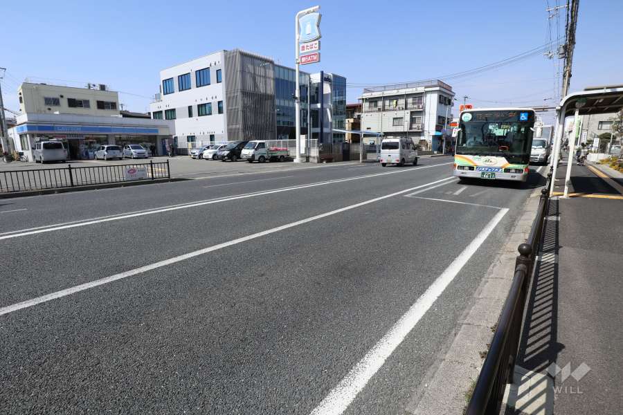 敷地南西側の前面道路（県道142号米谷昆陽尼崎線）