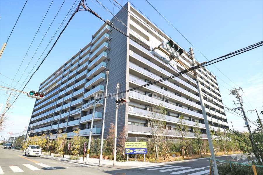 ウエリス相川駅前の外観（南西側から）