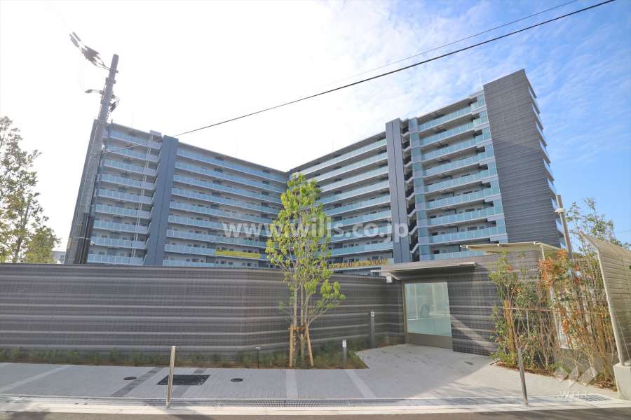 ウエリス相川駅前の外観（東側から）