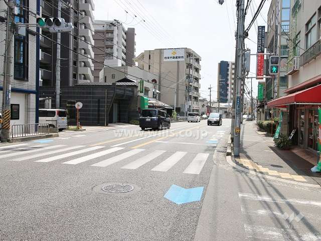 敷地北側の前面道路（東側から）