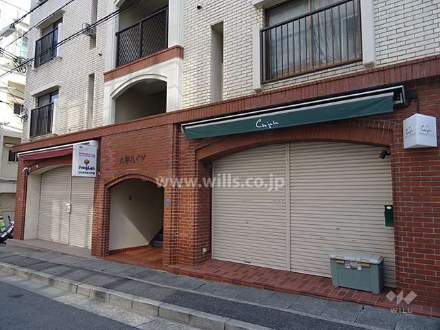 1階部分には店舗があります。