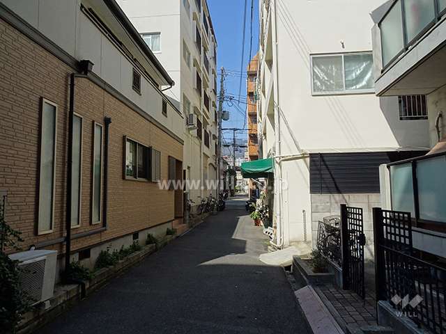 敷地東側の前面道路