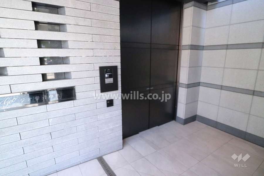 エントランスはオートロック付きです。