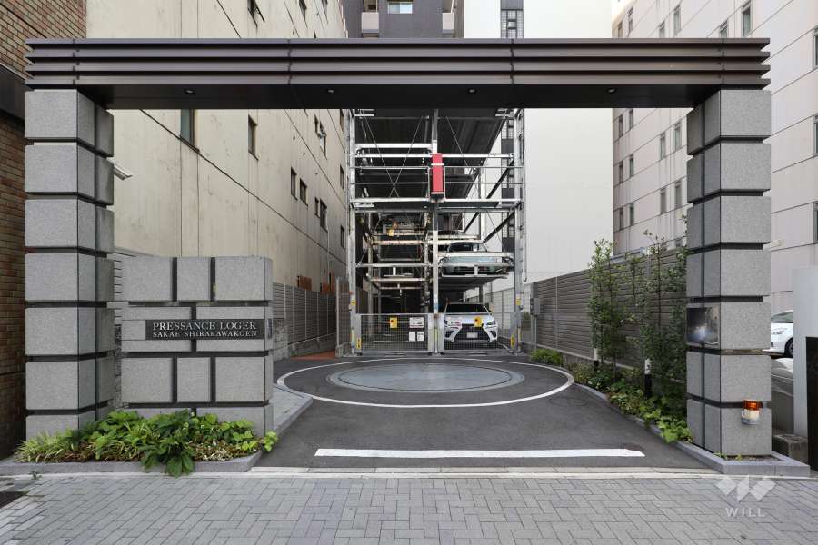 駐車場出入り口