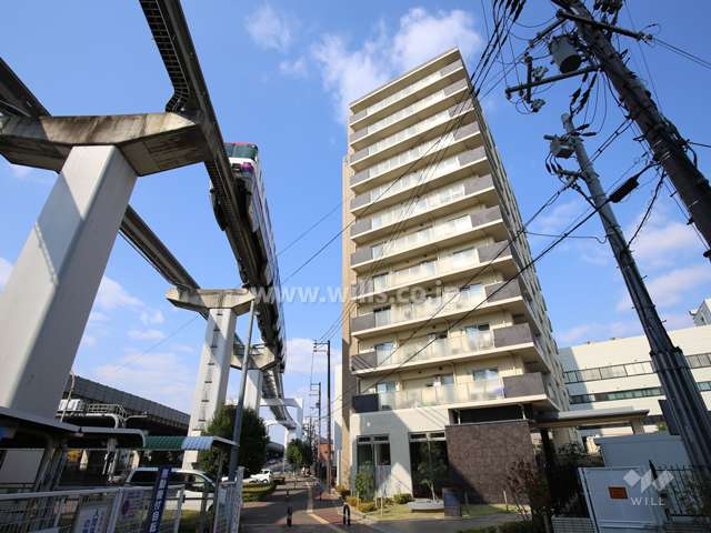 敷地の西側には大阪モノレール、中央環状線が走っています。