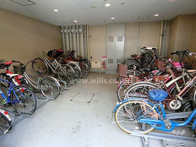 屋内に設けられた駐輪場