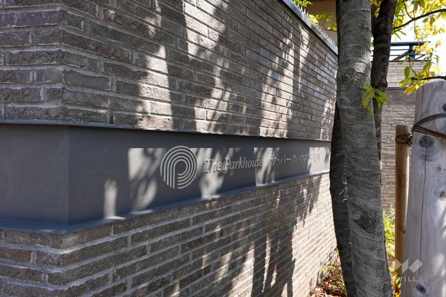 サブエントランスの銘板