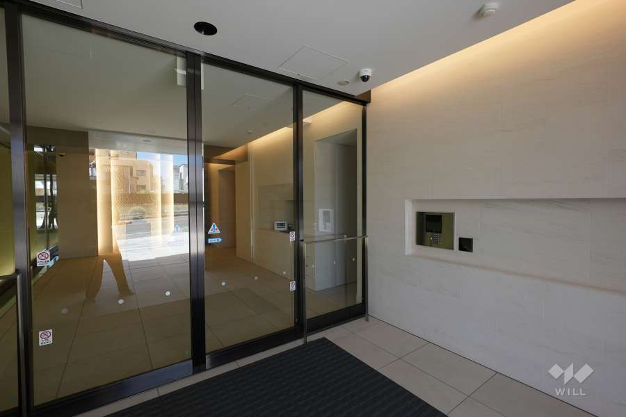 エントランスはオートロックです。