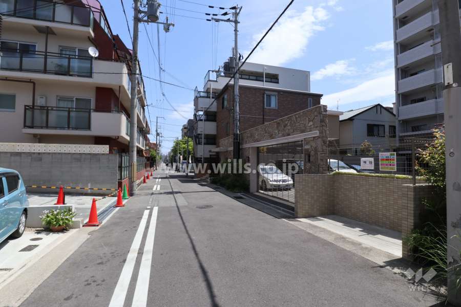 敷地北側の前面道路