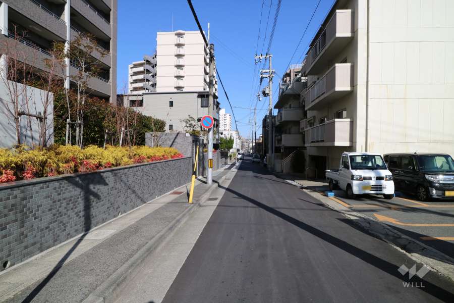 敷地南側の前面道路