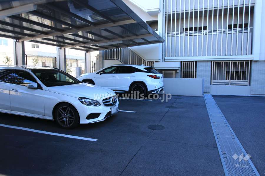 敷地内駐車場（屋外平面式　※屋根付き）