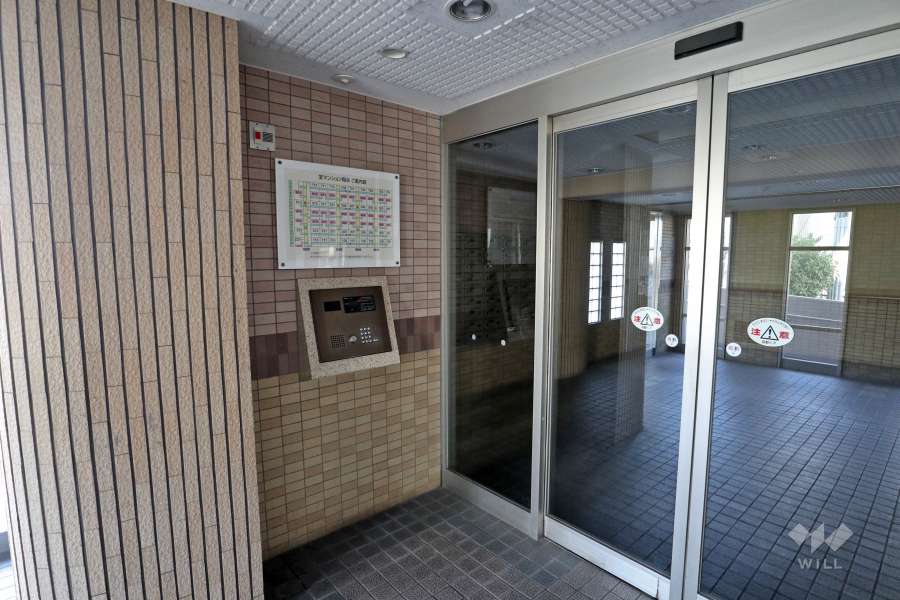 オートロックと案内板