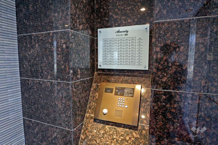 オートロックと案内板