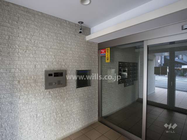 エントランスはオートロック付きです。