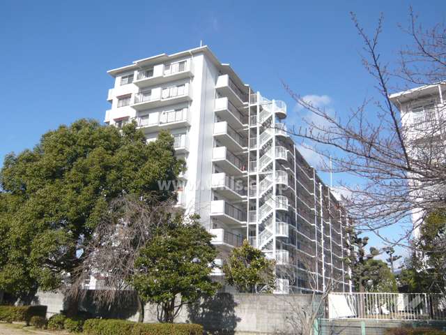 宝塚パークハイツの外観（南から）