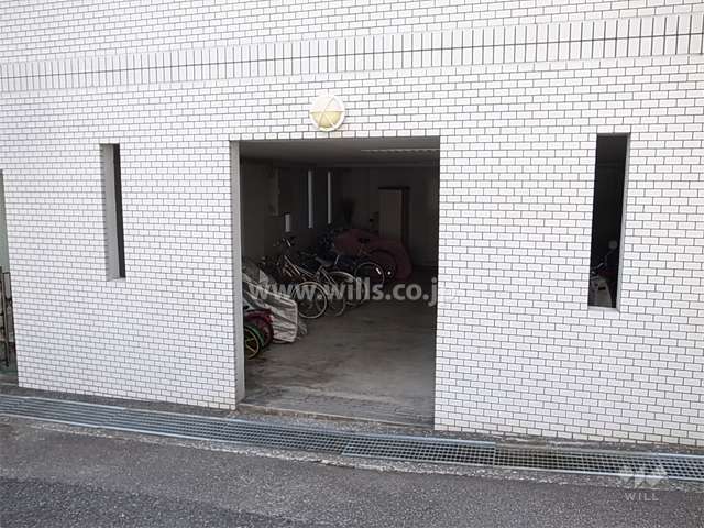 屋内にある駐輪場