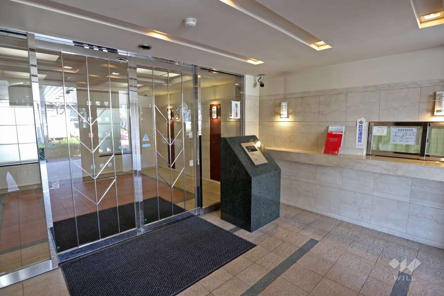 エントランスはオートロック付きです。