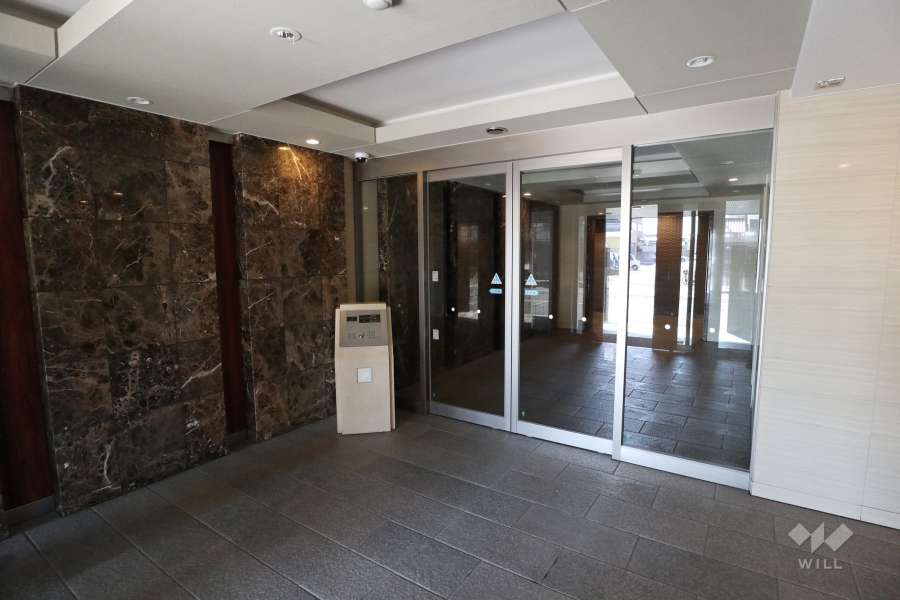 エントランスはオートロック付きです。