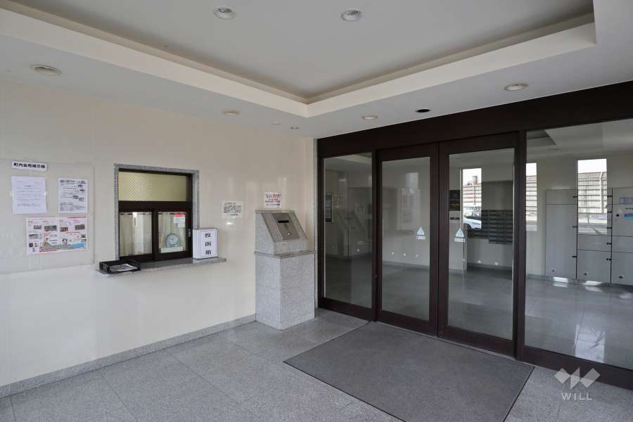 エントランスはオートロック付きです。