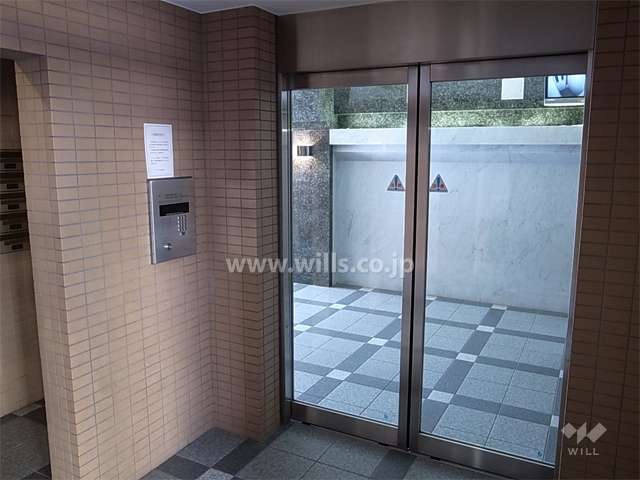 エントランスはオートロック付きです。