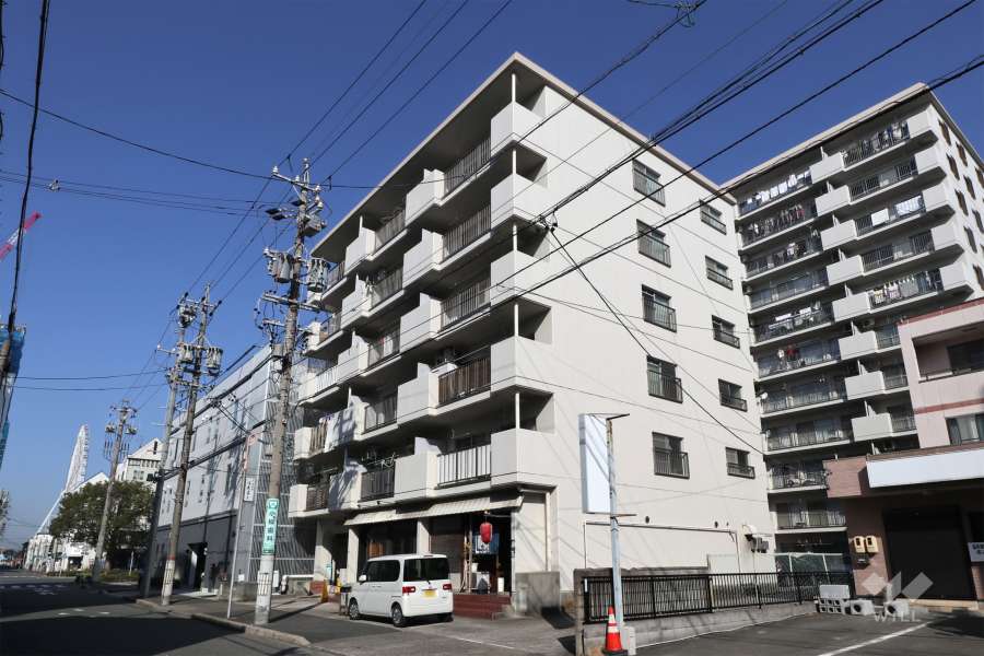 パレス入船A棟の外観（南東側から）