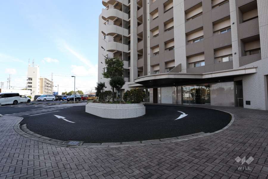 エントランス前のロータリー（車寄せ）
