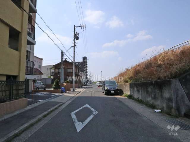 敷地北側の前面道路