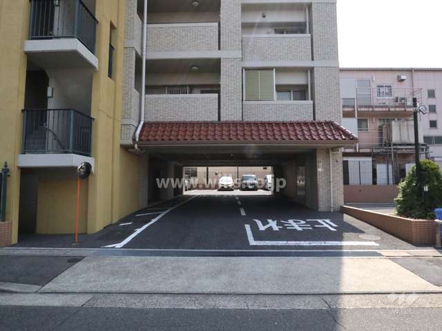 駐車場出入り口