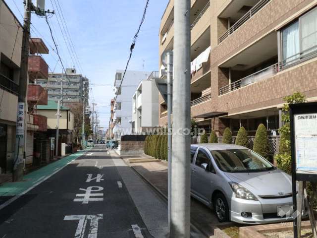 敷地南側の前面道路