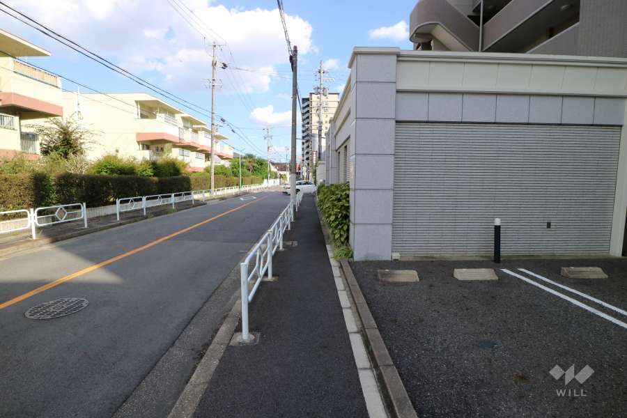 敷地北側の前面道路