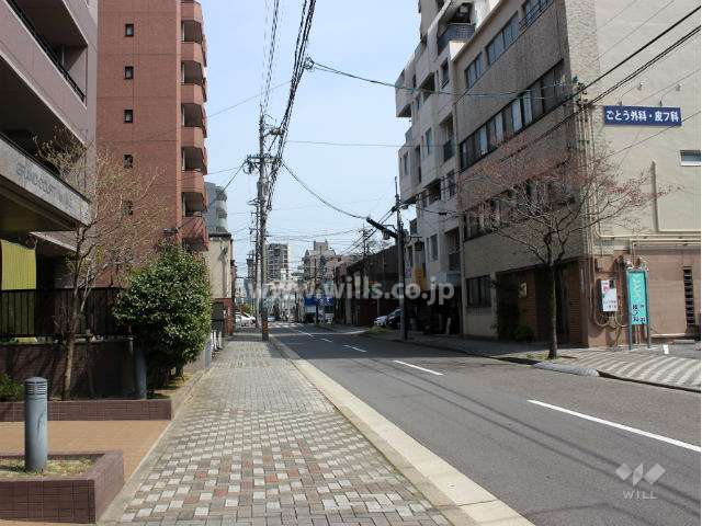 敷地南側の前面道路