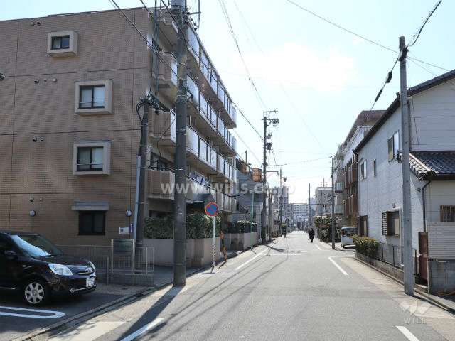 敷地北側の前面道路