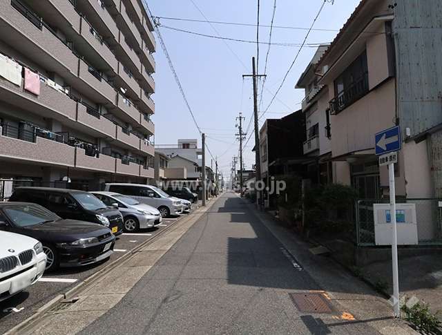 敷地南側の前面道路