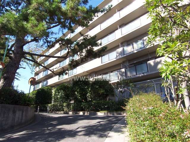 レックスガーデン豊中曽根弐番館の外観（南側から）
