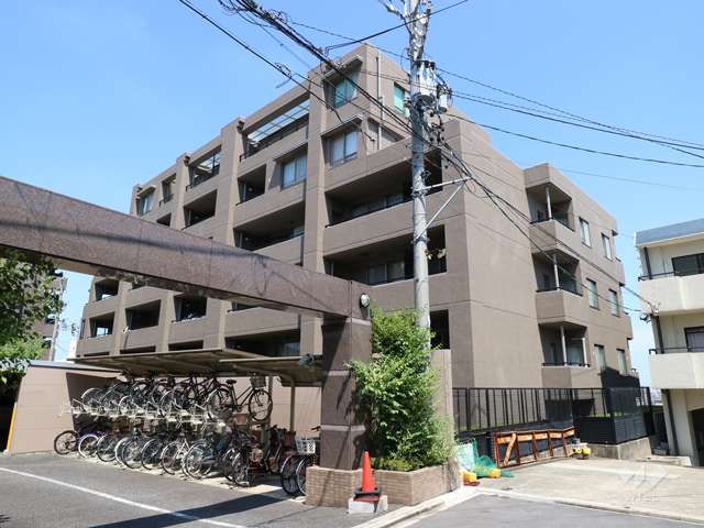 ロイヤルアーク覚王山の外観（南東側から）