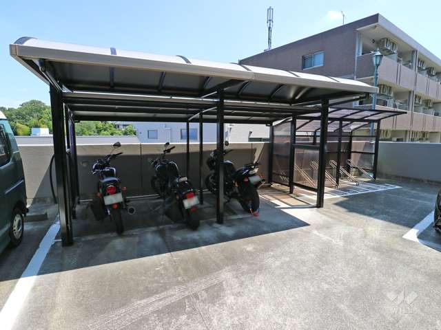 駐輪場とバイク置場