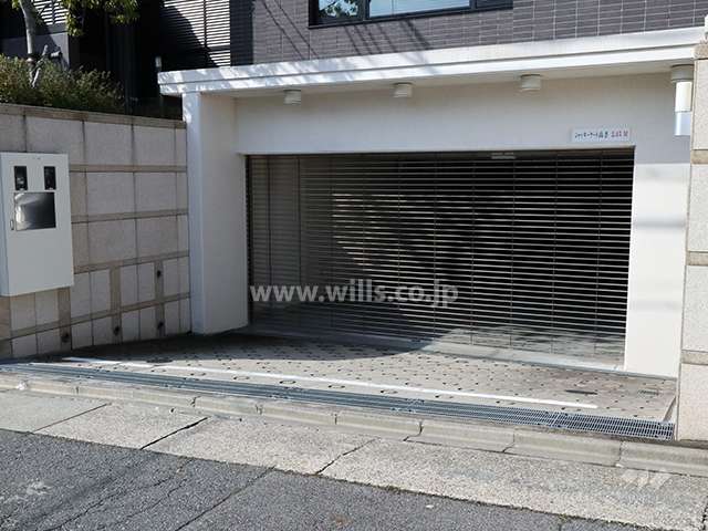 駐車場出入り口(リングシャッター付き)