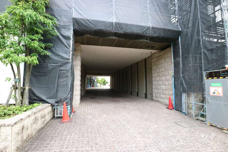 駐車場の出入り口(リングシャッター付き)