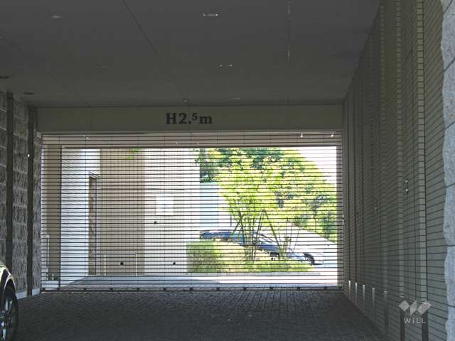 駐車場出入り口（リングシャッター付き）