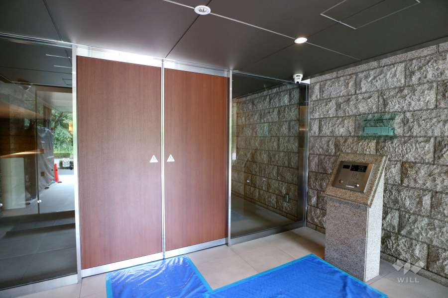 エントランスはオートロック付きです。